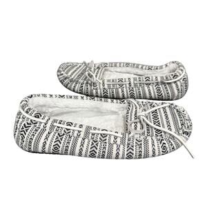Minnetonka Black and White Slippers Size 10 M